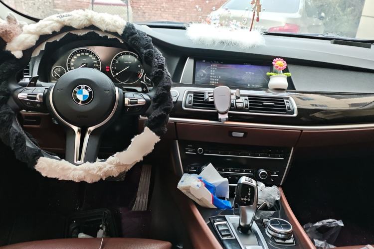 Used BMW 5 Series GT 2013 535i Elegant Edition Center Console