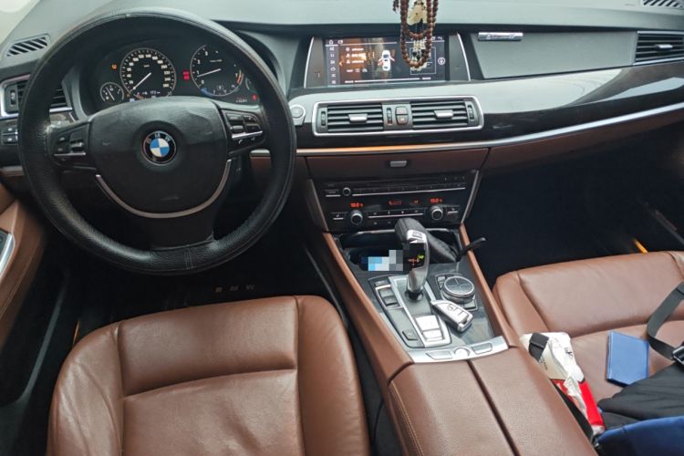 Used BMW 5 Series GT 2013 535i Elegant Edition Center Console