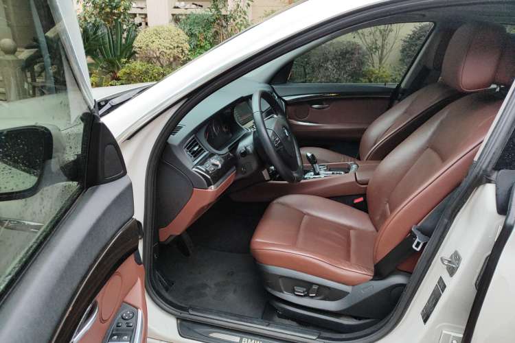 Used BMW 5 Series GT 2013 535i Elegant Edition Driver Seat