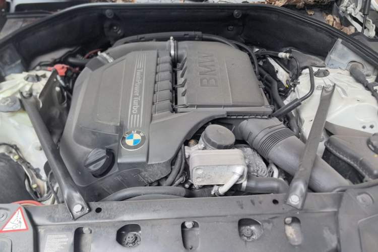 Used BMW 5 Series GT 2013 535i Elegant Edition Engine Bay