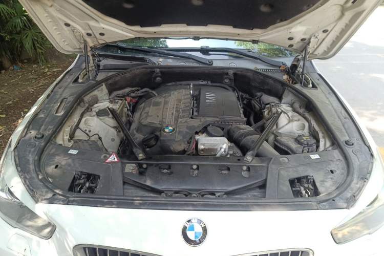 Used BMW 5 Series GT 2013 535i Leading Model Engine Bay