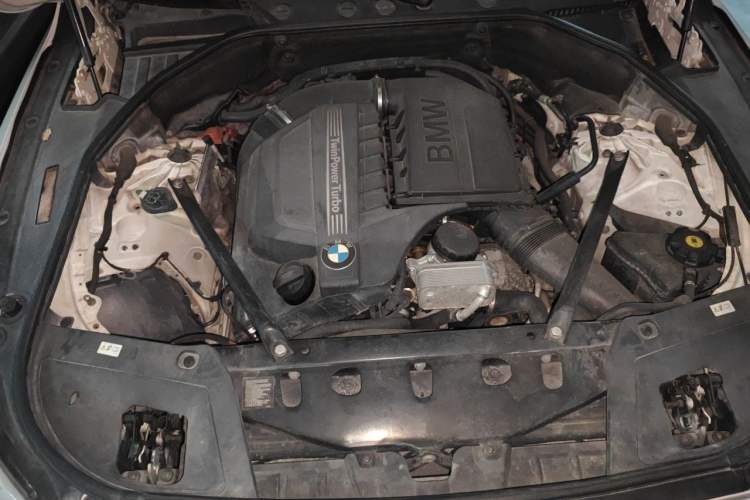 Used BMW 5 Series GT 2013 535i Leading Model Engine Bay
