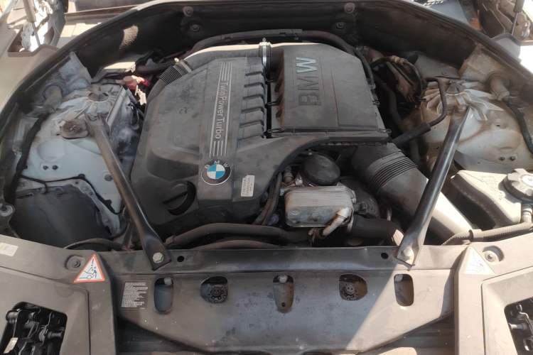 Used BMW 5 Series GT 2013 535i Elegant Edition Engine Bay