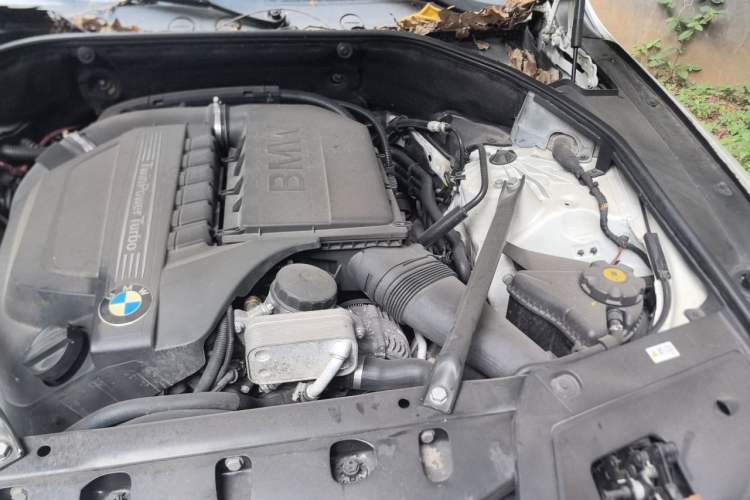 Used BMW 5 Series GT 2013 535i Elegant Edition Engine Bay Left