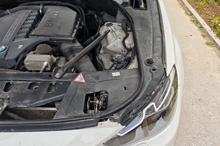 Used BMW 5 Series GT 2013 535i Elegant Edition Engine Bay Left