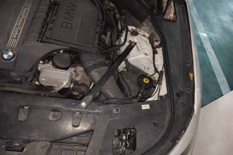 Used BMW 5 Series GT 2013 535i Leading Model Engine Bay Left