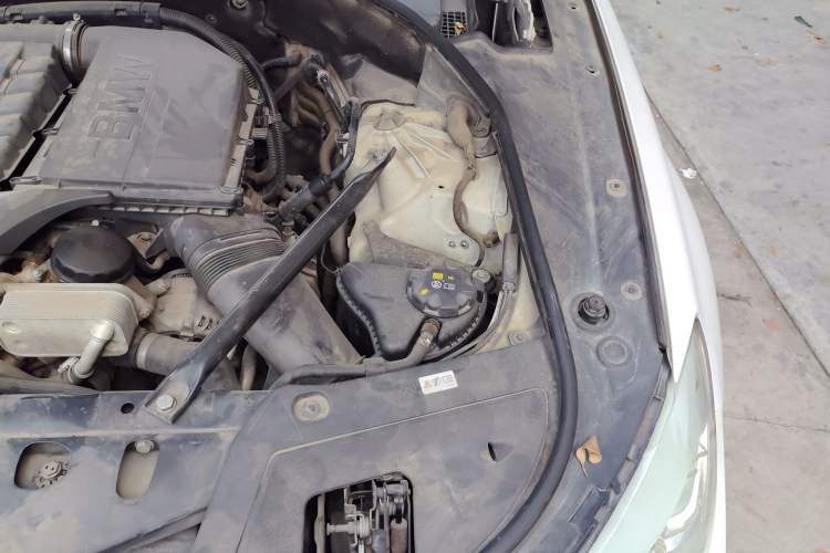 Used BMW 5 Series GT 2013 535i xDrive Luxury Edition Engine Bay Left