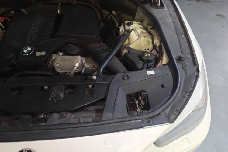 Used BMW 5 Series GT 2013 535i Leading Model Engine Bay Left