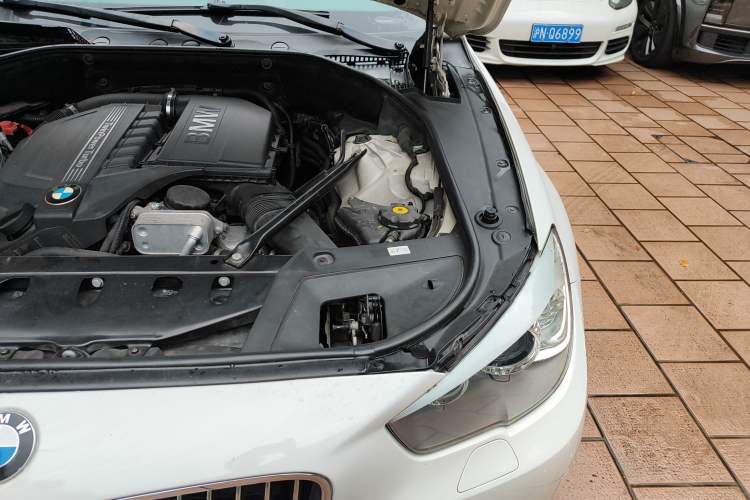 Used BMW 5 Series GT 2013 535i Elegant Edition Engine Bay Left