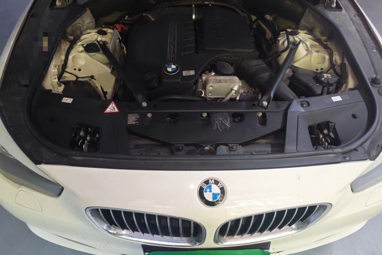 Used BMW 5 Series GT 2013 535i Leading Model Engine Bay