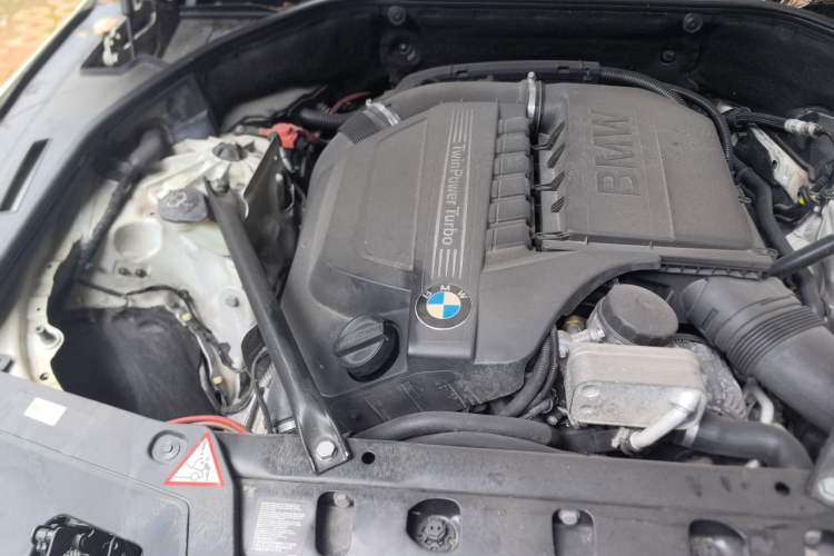 Used BMW 5 Series GT 2013 535i Elegant Edition Engine Bay Right