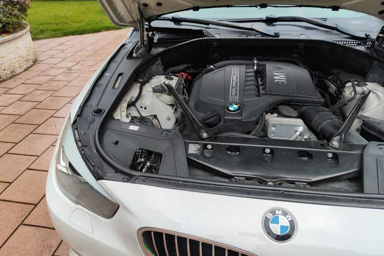 Used BMW 5 Series GT 2013 535i Elegant Edition Engine Bay Right