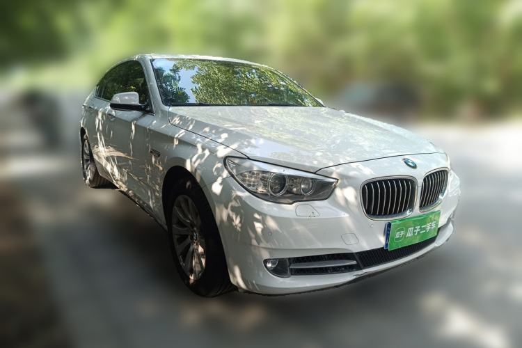 Used BMW 5 Series GT 2013 535i Leading Model Front Right 45 Deg