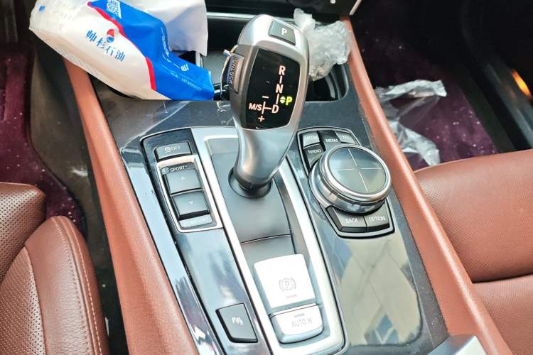 Used BMW 5 Series GT 2013 535i Elegant Edition Gear Lever