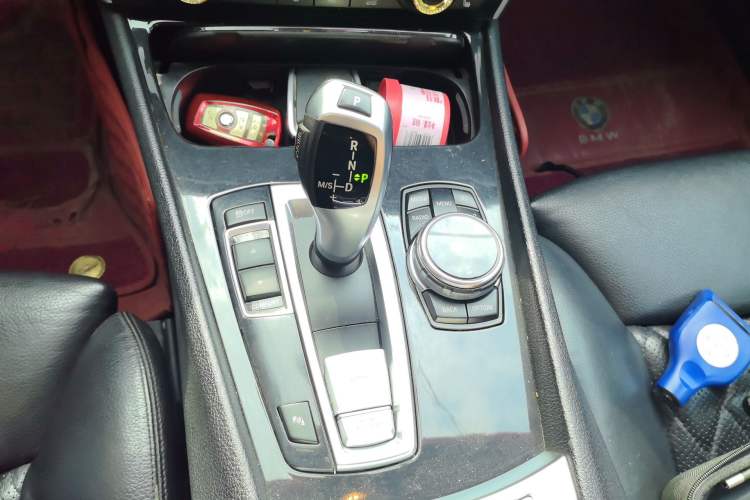 Used BMW 5 Series GT 2013 535i xDrive Luxury Edition Gear Lever