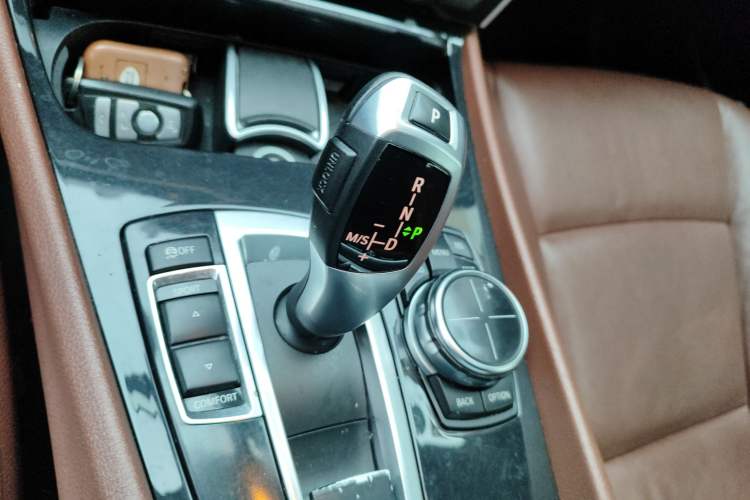 Used BMW 5 Series GT 2013 535i Elegant Edition Gear Lever