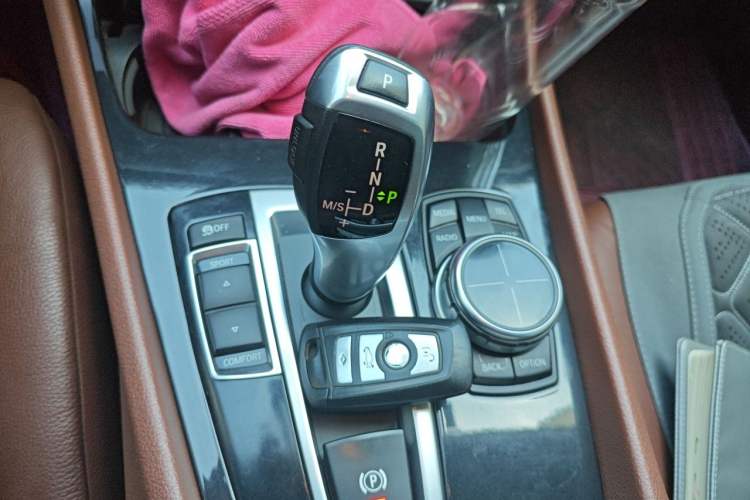 Used BMW 5 Series GT 2013 535i Elegant Edition Gear Lever