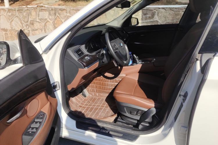 Used BMW 5 Series GT 2013 535i Elegant Edition Interior 3