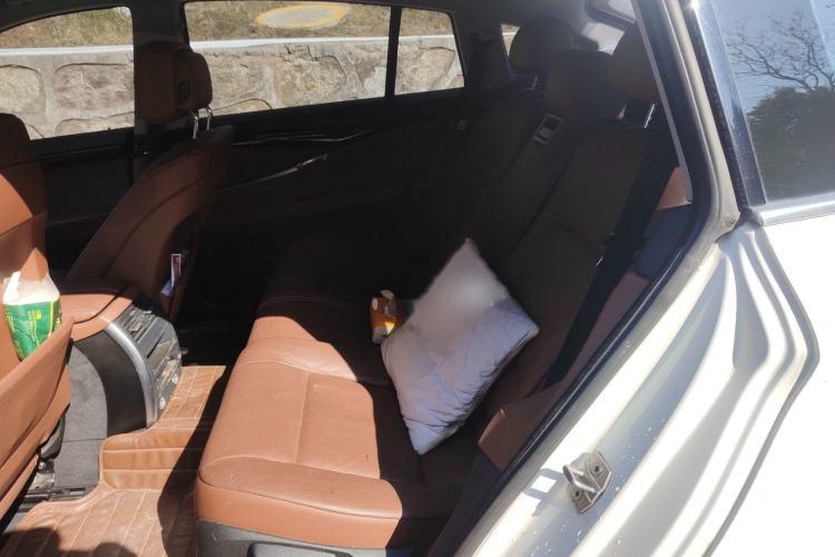 Used BMW 5 Series GT 2013 535i Elegant Edition Interior 4