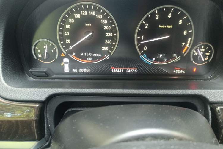 Used BMW 5 Series GT 2013 535i Leading Model Odometer Close Up
