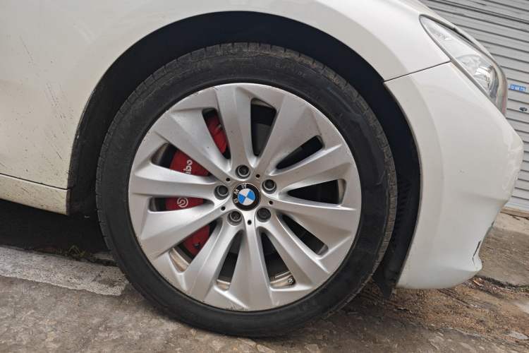 Used BMW 5 Series GT 2013 535i Elegant Edition Right Front Wheel Hub