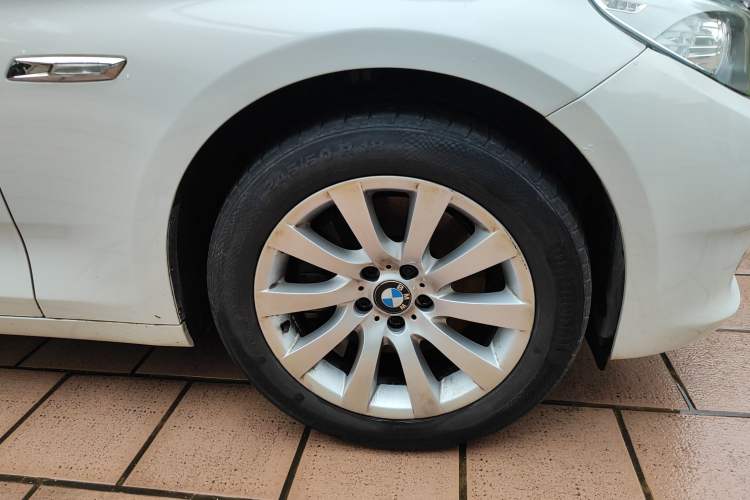 Used BMW 5 Series GT 2013 535i Elegant Edition Right Front Wheel Hub