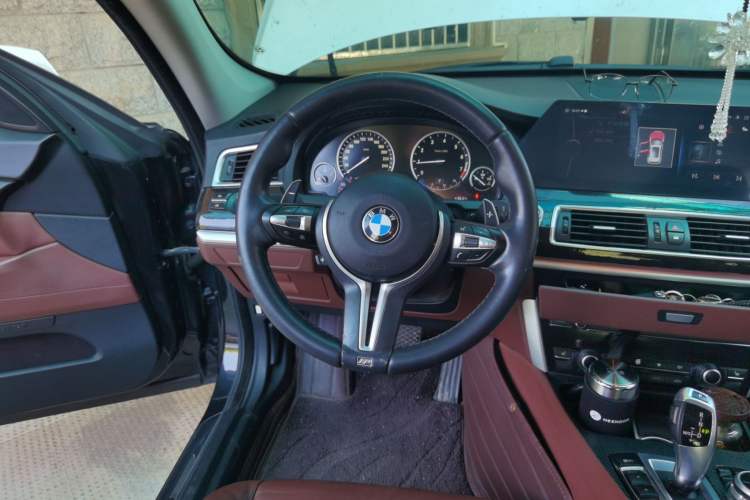 Used BMW 5 Series GT 2013 535i Elegant Edition Steering Wheel