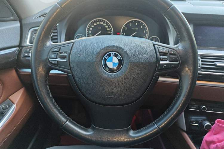 Used BMW 5 Series GT 2013 535i Elegant Edition Steering Wheel
