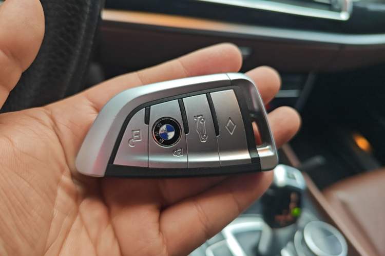 Used BMW 5 Series GT 2013 535i Elegant Edition Vehicle Key