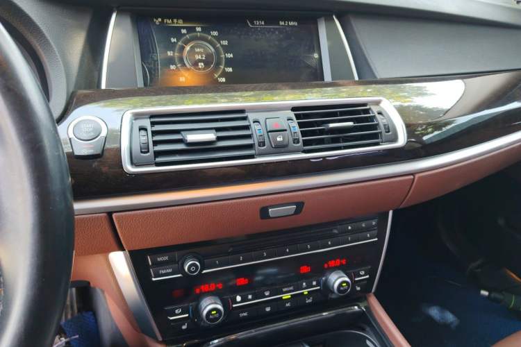 Used BMW 5 Series GT 2014 535i Leading Model Audio And AC Panel