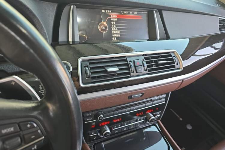 Used BMW 5 Series GT 2014 535i Leading Model Audio And AC Panel