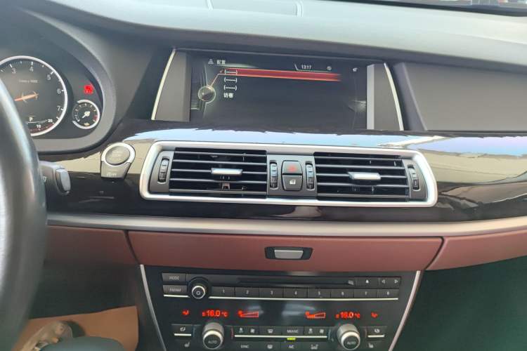 Used BMW 5 Series GT 2014 535i Leading Model Audio And AC Panel
