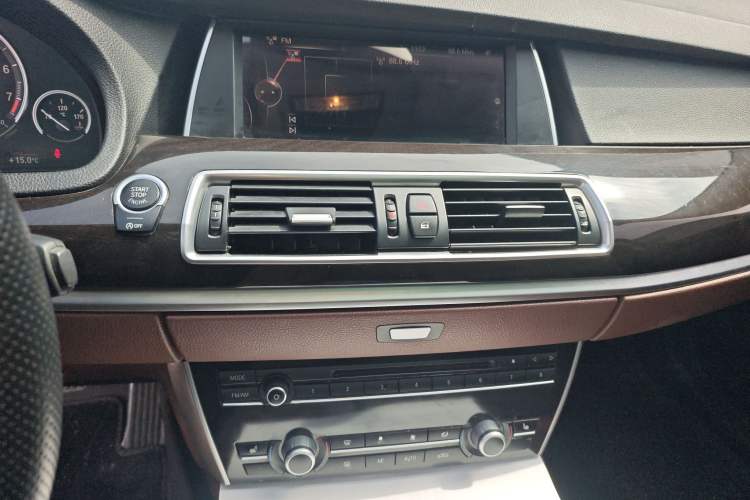 Used BMW 5 Series GT 2014 528i Leading Model Audio And AC Panel