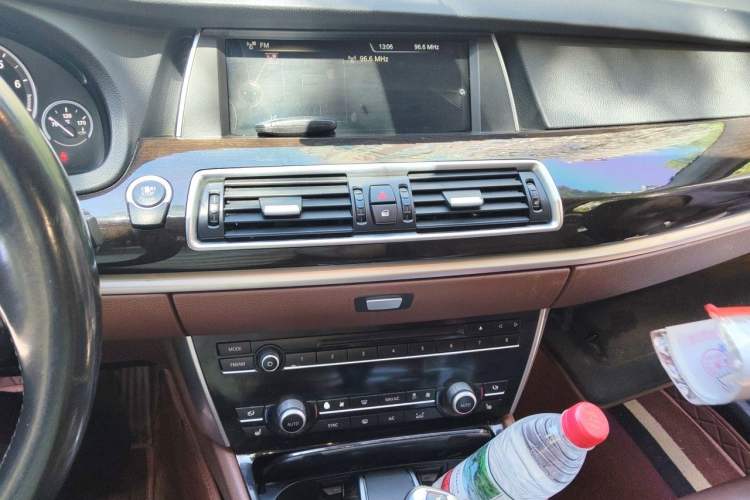 Used BMW 5 Series GT 2014 535i Leading Model Audio And AC Panel