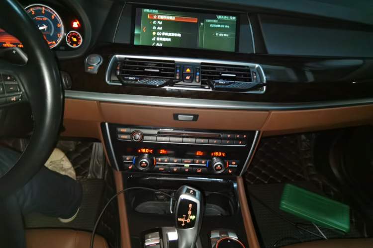 Used BMW 5 Series GT 2014 535i Leading Model Audio And AC Panel