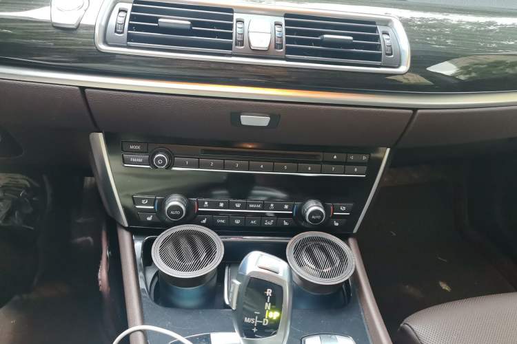 Used BMW 5 Series GT 2014 528i Luxury Edition Audio And AC Panel