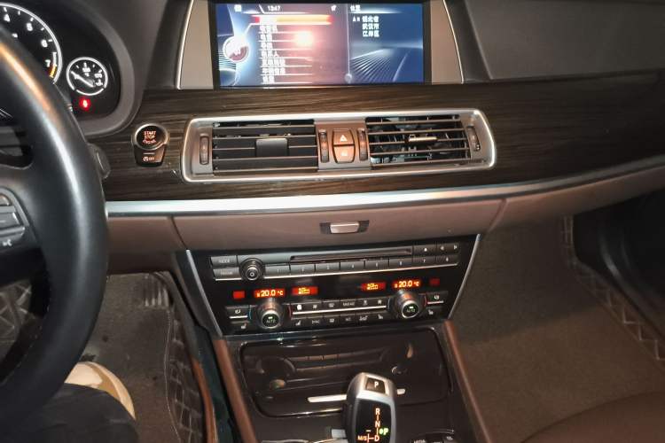 Used BMW 5 Series GT 2014 528i Luxury Edition Audio And AC Panel