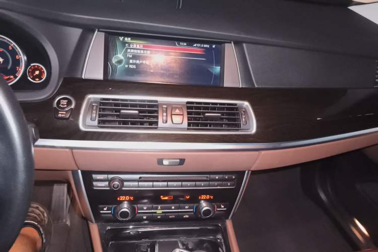Used BMW 5 Series GT 2014 528i Leading Model Audio And AC Panel