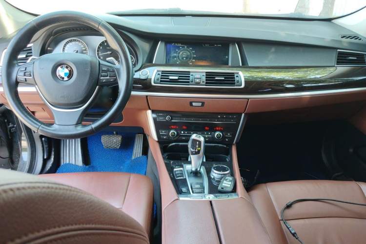 Used BMW 5 Series GT 2014 535i Leading Model Center Console