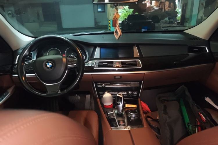 Used BMW 5 Series GT 2014 535i Leading Model Center Console