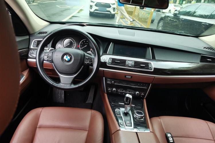 Used BMW 5 Series GT 2014 535i Leading Model Center Console