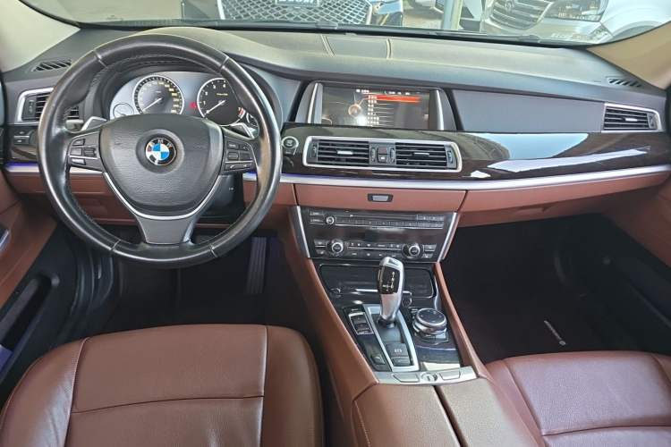 Used BMW 5 Series GT 2014 535i Leading Model Center Console