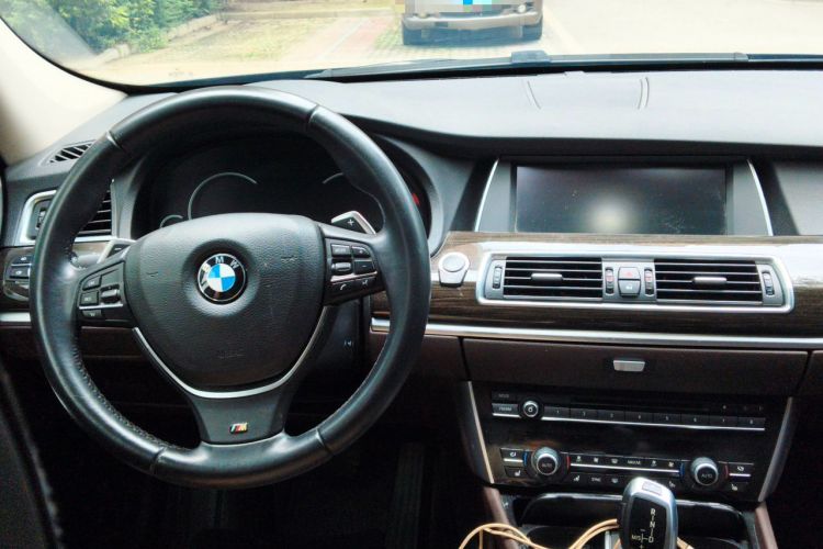 Used BMW 5 Series GT 2014 528i Luxury Edition Center Console