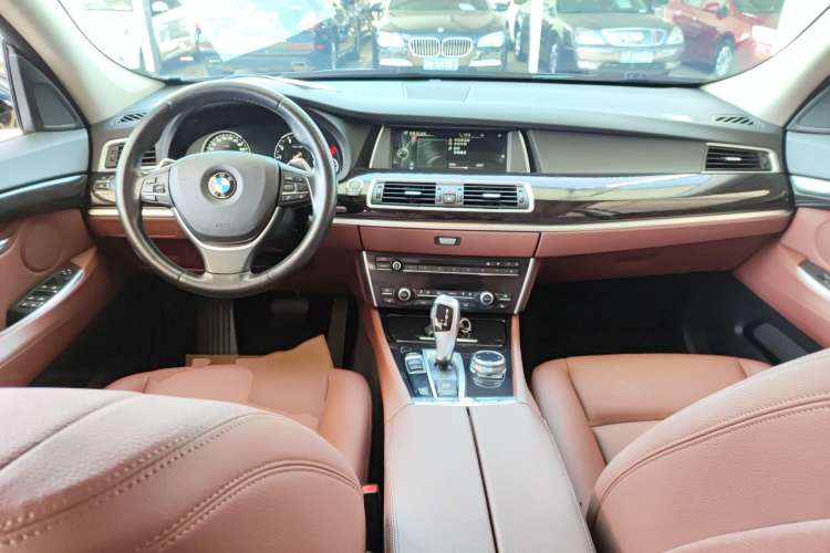 Used BMW 5 Series GT 2014 535i Leading Model Center Console