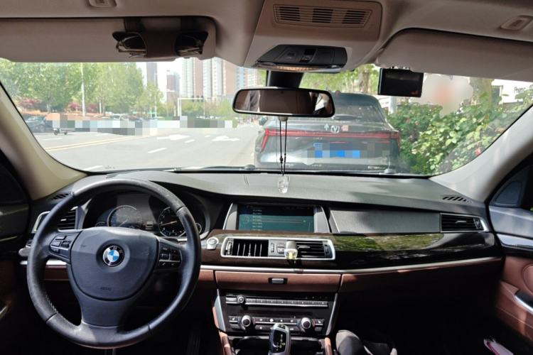 Used BMW 5 Series GT 2014 528i Leading Model Center Console