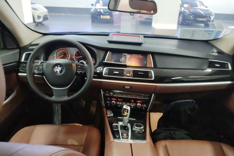 Used BMW 5 Series GT 2014 535i Leading Model Center Console