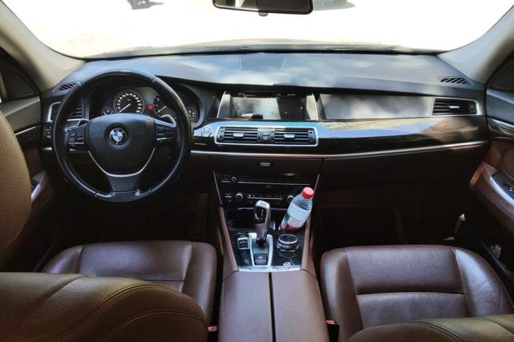 Used BMW 5 Series GT 2014 535i Leading Model Center Console