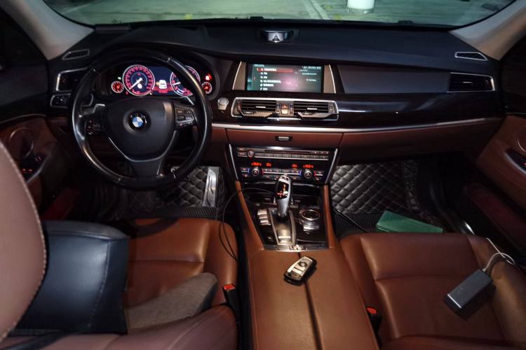 Used BMW 5 Series GT 2014 535i Leading Model Center Console