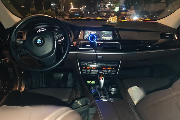 Used BMW 5 Series GT 2014 528i Luxury Edition Center Console