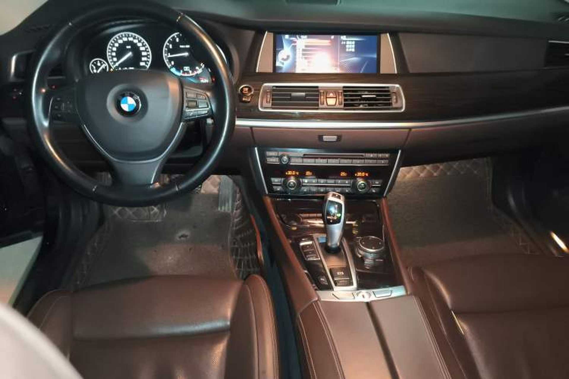 Used BMW 5 Series GT 2014 528i Luxury Edition Center Console